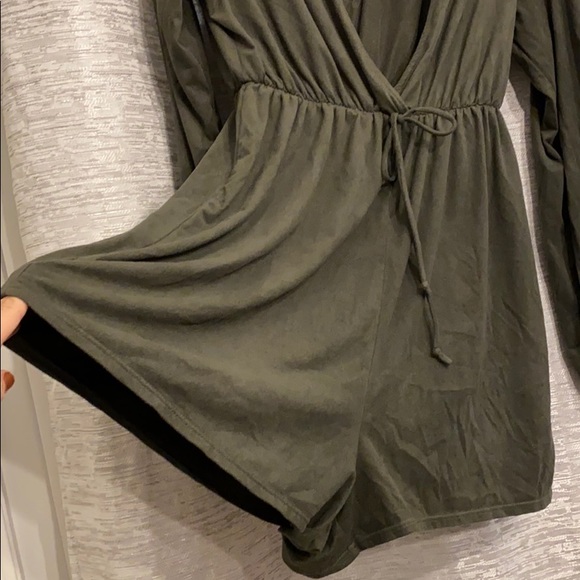 Charlotte Russe romper - Picture 3 of 4